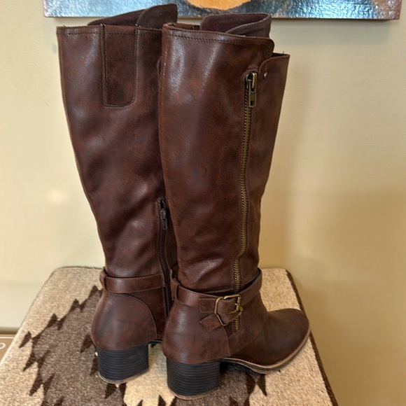 Carlos by Carlos Santana Knee High Brown Boot - Picture 6 of 11